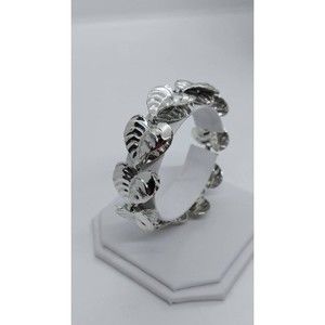 Vintage silver tone 3d leaf bracelet